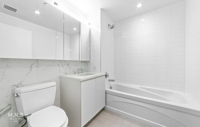 2 beds, 1.5 baths, $4,098, Unit 8-Q