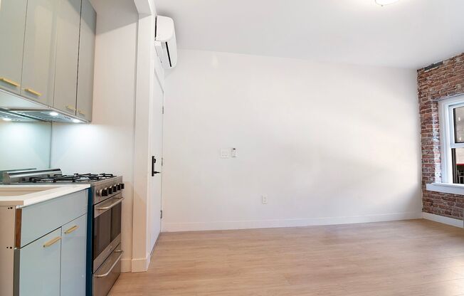 Studio, 1 bath, 223 sqft, $2,180, Unit 301