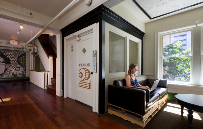 Studio, 1 bath, 264 sqft, $1,400, Unit 211