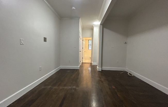 2 beds, 1 bath, 800 sqft, $2,475, Unit 4