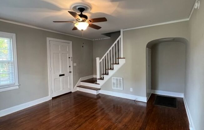 Location - Location - 2 story Duplex - Move In Ready !! This 2-bedroom - 1 Full Bath home is conveniently located off of Augusta Road and within Walking Distance to Restaurants, Shopping and Grocery Stores.