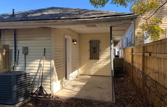 2 beds, 1 bath, 700 sqft, $1,195, Unit 1628 Music St.