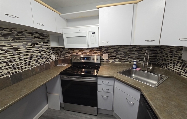 2 beds, 2 baths, 852 sqft, $2,380, Unit 502