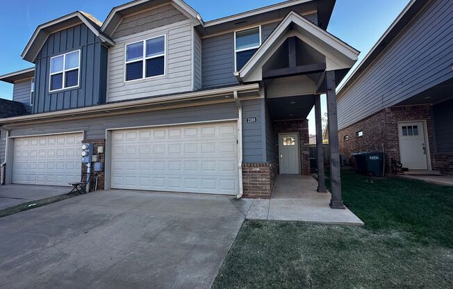 Cute 3 Bedroom 2Bath Duplex - Ready to go in Edmond Schools