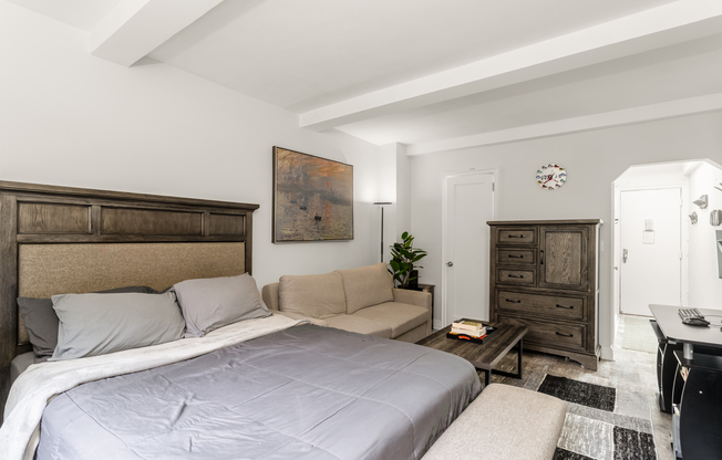 Studio, 1 bath, $3,200, Unit 3T