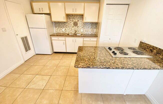 ADORABLE 1 BEDROOM 1 BATHROOM CONDO!