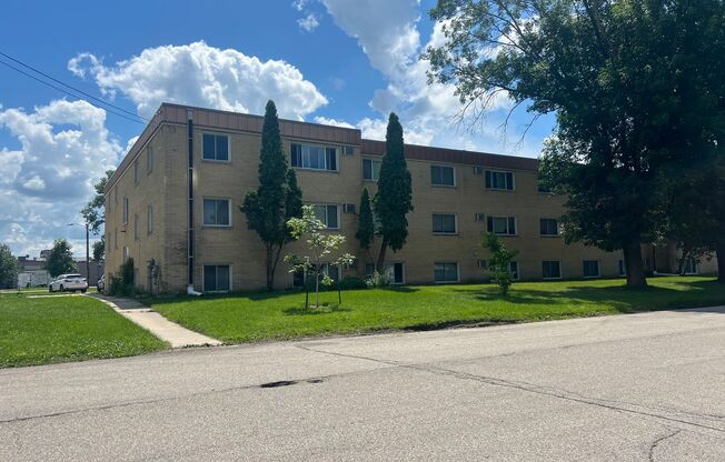 2 beds, 1 bath, $925, Unit A1532-1A