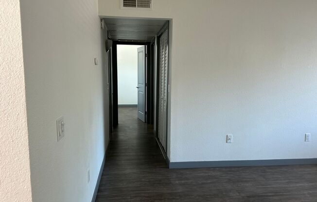 2 beds, 1 bath, 950 sqft, $2,930, Unit A052