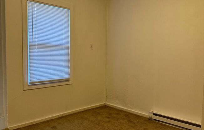 2 beds, 1 bath, $1,050, Unit 11304