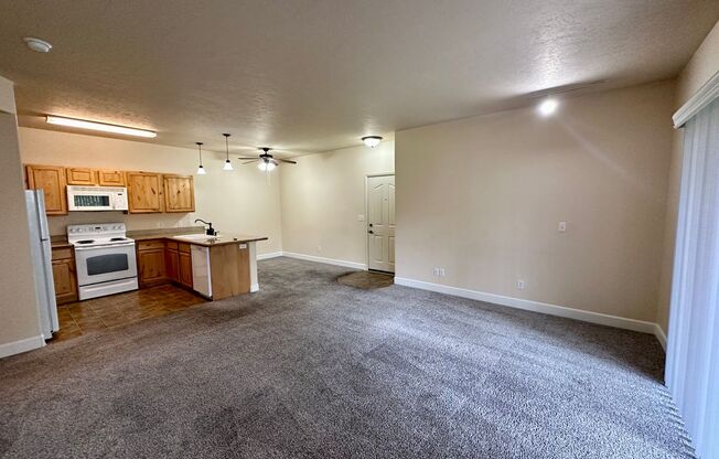 3 beds, 2 baths, $1,795, Unit 104