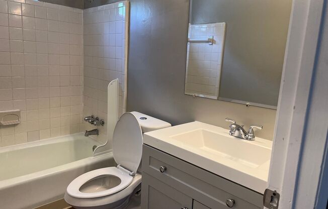1 bed, 1 bath, 728 sqft, $795, Unit D10