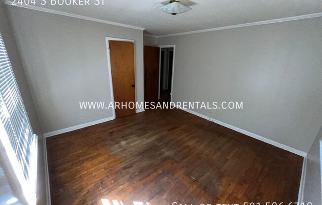 3 beds, 1 bath, 1,071 sqft, $1,095