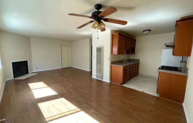 2 beds, 1 bath, 900 sqft, $2,300