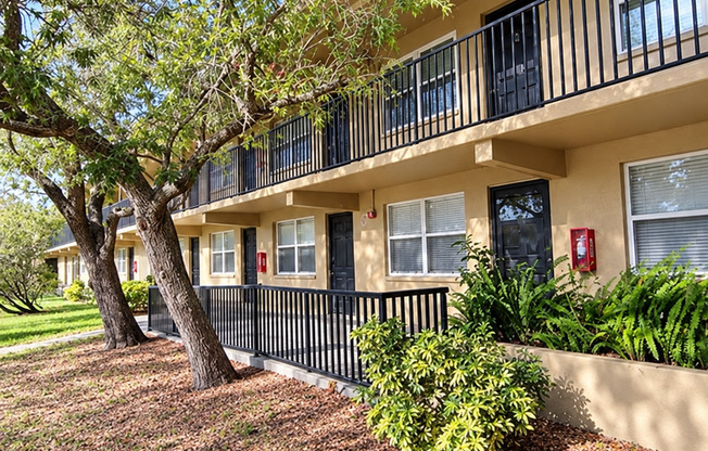 Charming 1-Bedroom Condo in Clearwater – Convenient Location Near Shopping and Beaches