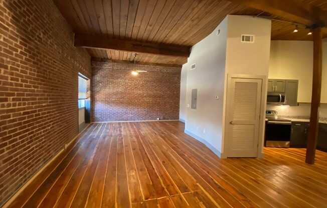 1 bed, 1 bath, 746 sqft, $1,638, Unit Bay 2 Unit 204