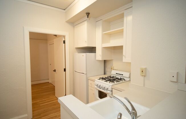 1 bed, 1 bath, 400 sqft, $1,090, Unit 105
