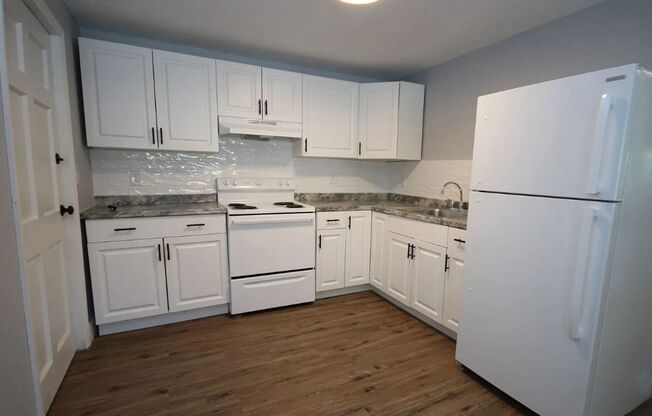 $100 off! 2 bed 1 bath with large yard space and garage. Water included in rent. Schedule showing today!