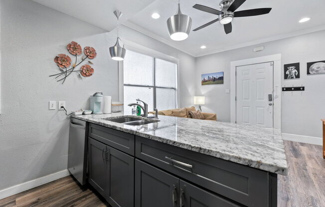 1 bed, 1 bath, 585 sqft, $1,300, Unit 1