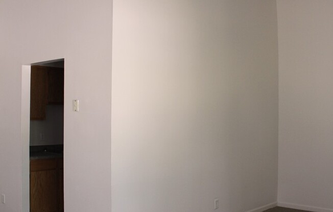 2 beds, 1 bath, 700 sqft, $880, Unit 56