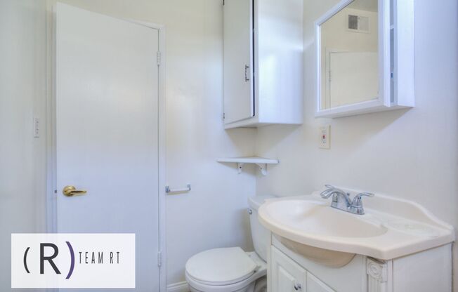 2 beds, 1 bath, $2,400, Unit B