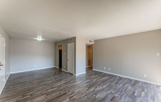 South Crest Apartments: Updated Dallas Apartments in Quiet Area!