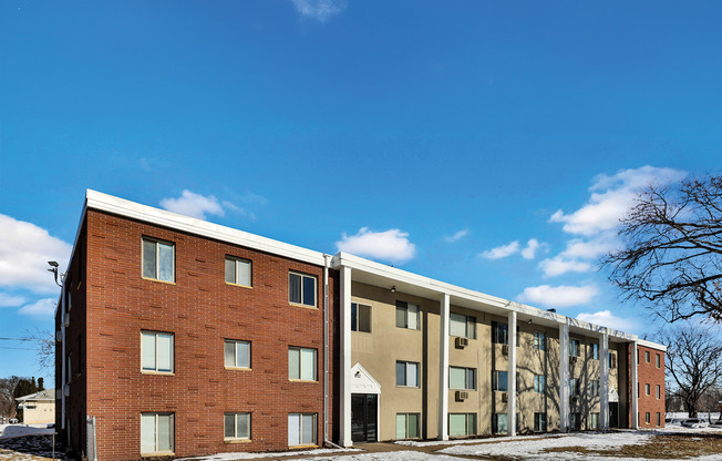 2 beds, 1 bath, $1,685, Unit 111