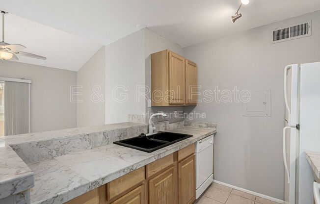 2 beds, 2 baths, 864 sqft, $1,450, Unit F202