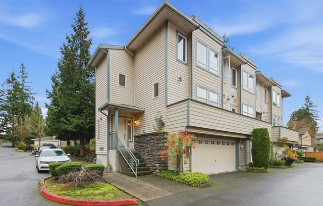 Modern Bellevue Townhome with Great Finishes