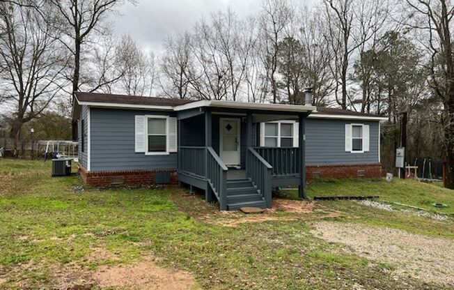 Charming 3 Bedroom 2 Bath Available in Moundville! Apply Today!