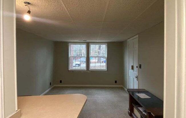 2072 E ROXBORO RD NE