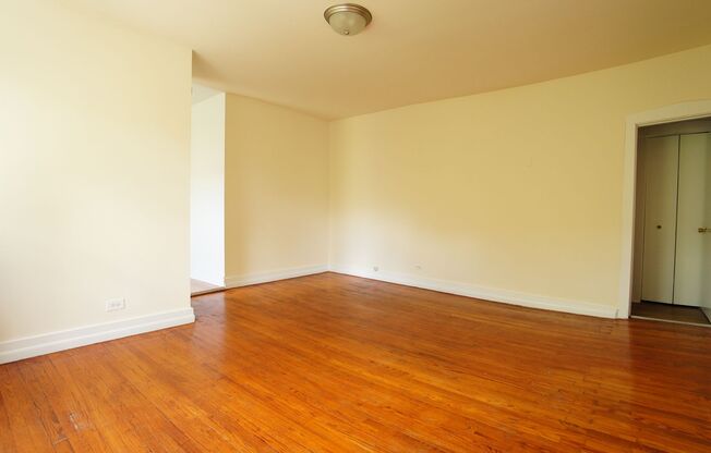 3 beds, 1 bath, 1,095 sqft, $1,995, Unit 1530-1A