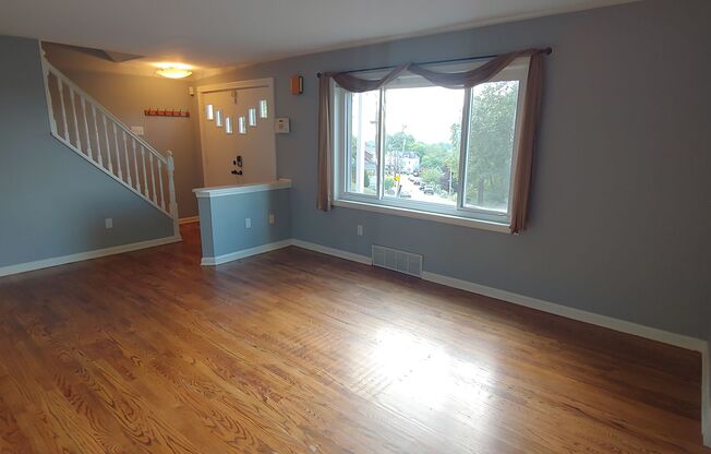 *Beautifully Updated & Spacious 4BD/2.5BA Single-Family Home for rent in Westwood area*