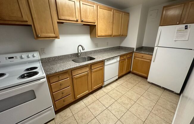 2 beds, 1 bath, 1,247 sqft, $2,000, Unit Old King Edward 18