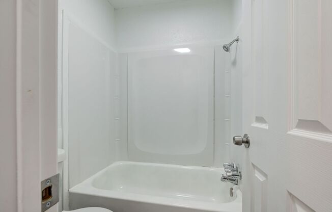 2 beds, 2 baths, 1,050 sqft, $899