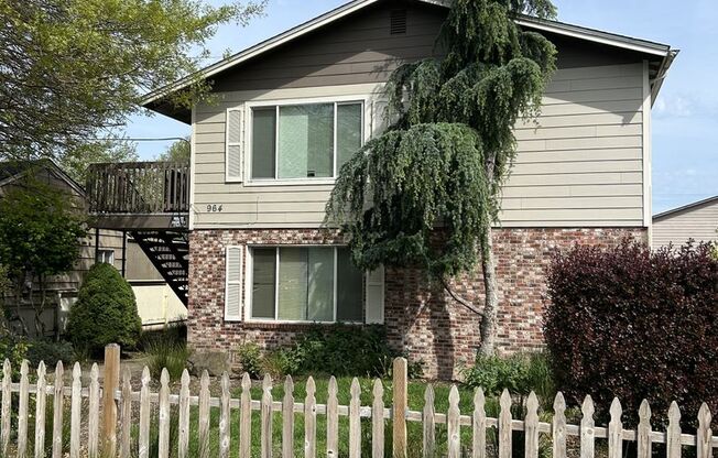 964 8th Ave