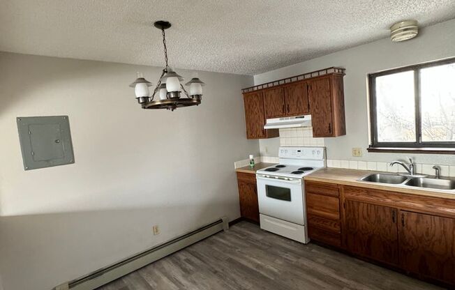 2 beds, 1 bath, $900, Unit #2