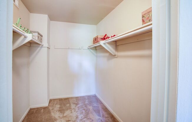 2 beds, 1 bath, 1,000 sqft, $2,325, Unit 1859OM-103