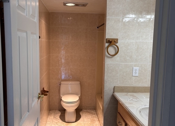 2 beds, 2 baths, 1,055 sqft, $2,400, Unit 318