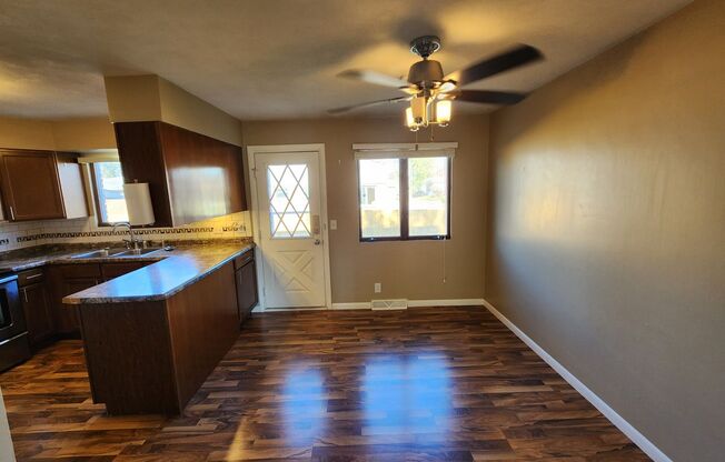 2 beds, 1.5 baths, $1,350, Unit 3614