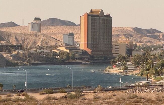 3BR 3BA Townhome-Best view of the River & Laughlin Casino Skyline