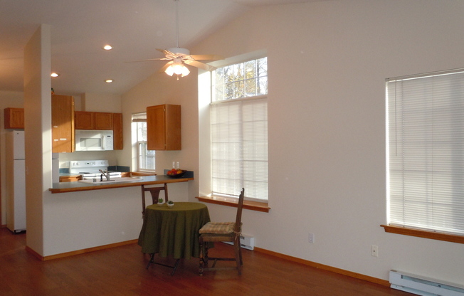 2 beds, 1 bath, $1,900