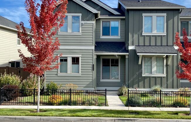 Newer 3BR - 2.5BA Home a Sought-After Redmond Community