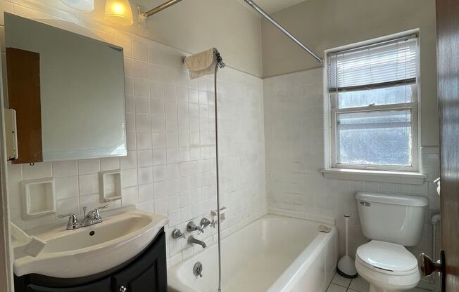 5425-33 W Martin Dr