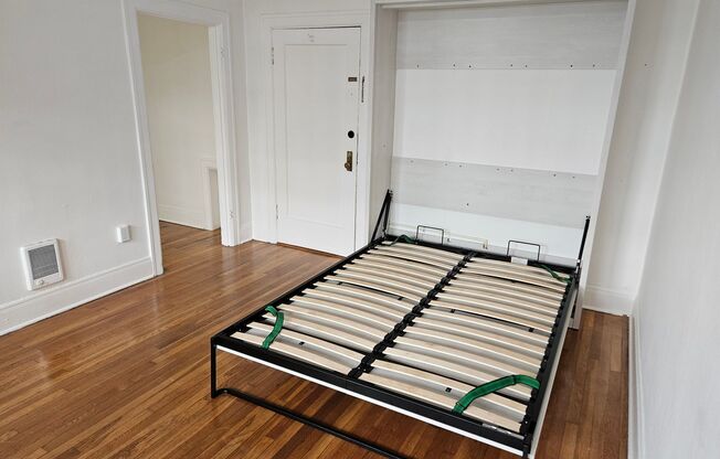 Studio, 1 bath, 308 sqft, $1,099, Unit 16