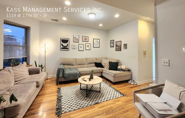1119 W 17 ST