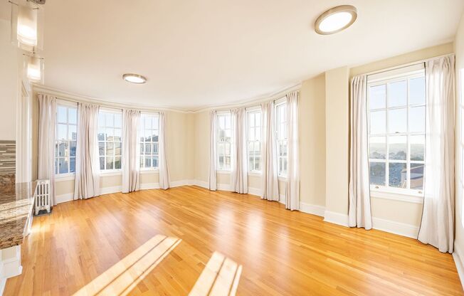 990 Bay Street (1114r)