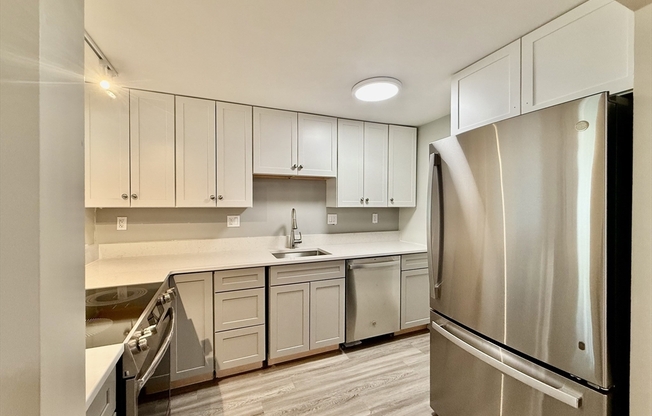 1 bed, 1 bath, 999 sqft, $1,900, Unit 4L