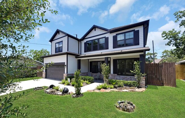 Timeless Elegance in Oak Forest: A Stylish Blend of Tradition and Modernity Awaits in This Charming Home!
