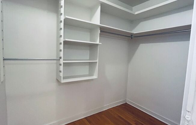 Studio, 1 bath, 275 sqft, $1,280, Unit 205
