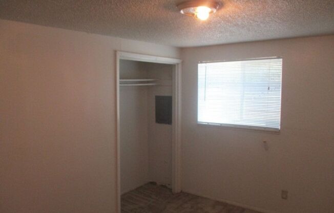 2 beds, 1 bath, $995, Unit 1